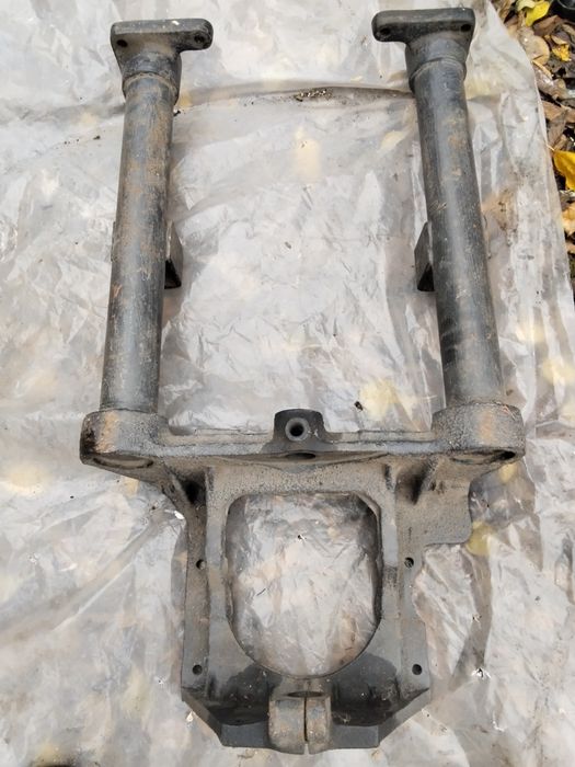 Запчасти б/у  трактора Т-40 и др. Стойка руля. Подножка.