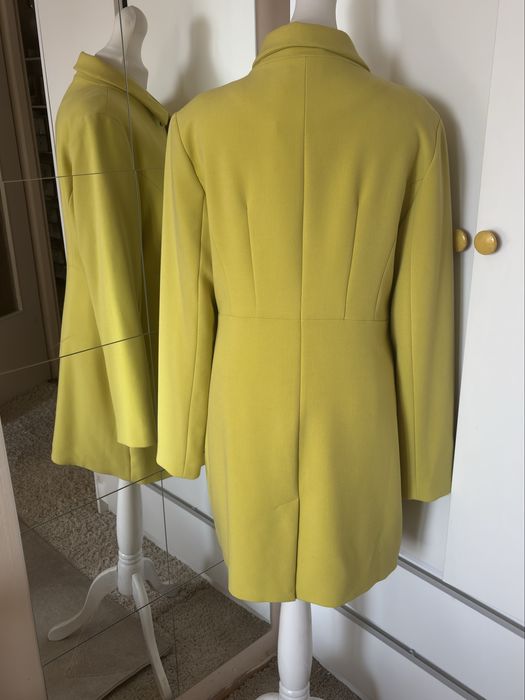 Nowy limonkowy plaszczyk wiosenno-jesienny marki Orsay rozm 42/44