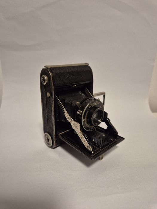 Zabytkowy aparat składany Zeiss ikonta baby 520/18