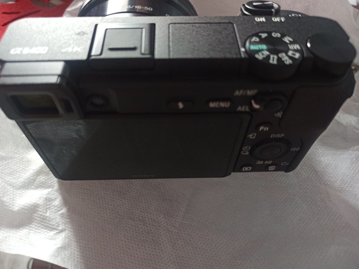 Sony Alpha 6400 + 16-50 mm f/3.5-5.6