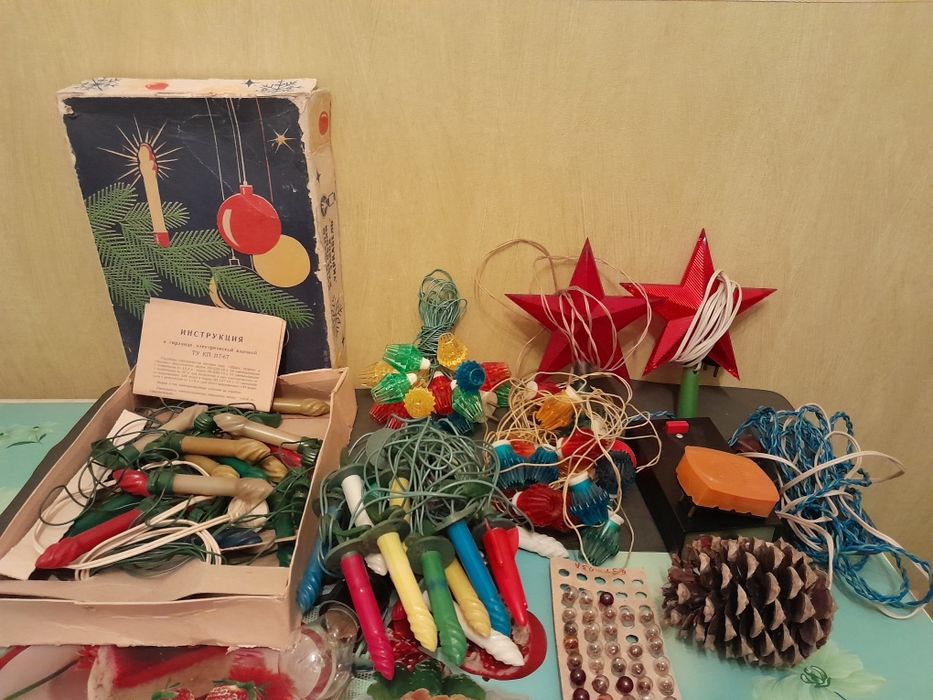 Кукла,кокеси,  машинки, хоккей  гирлянды. игрушки ёлочные.