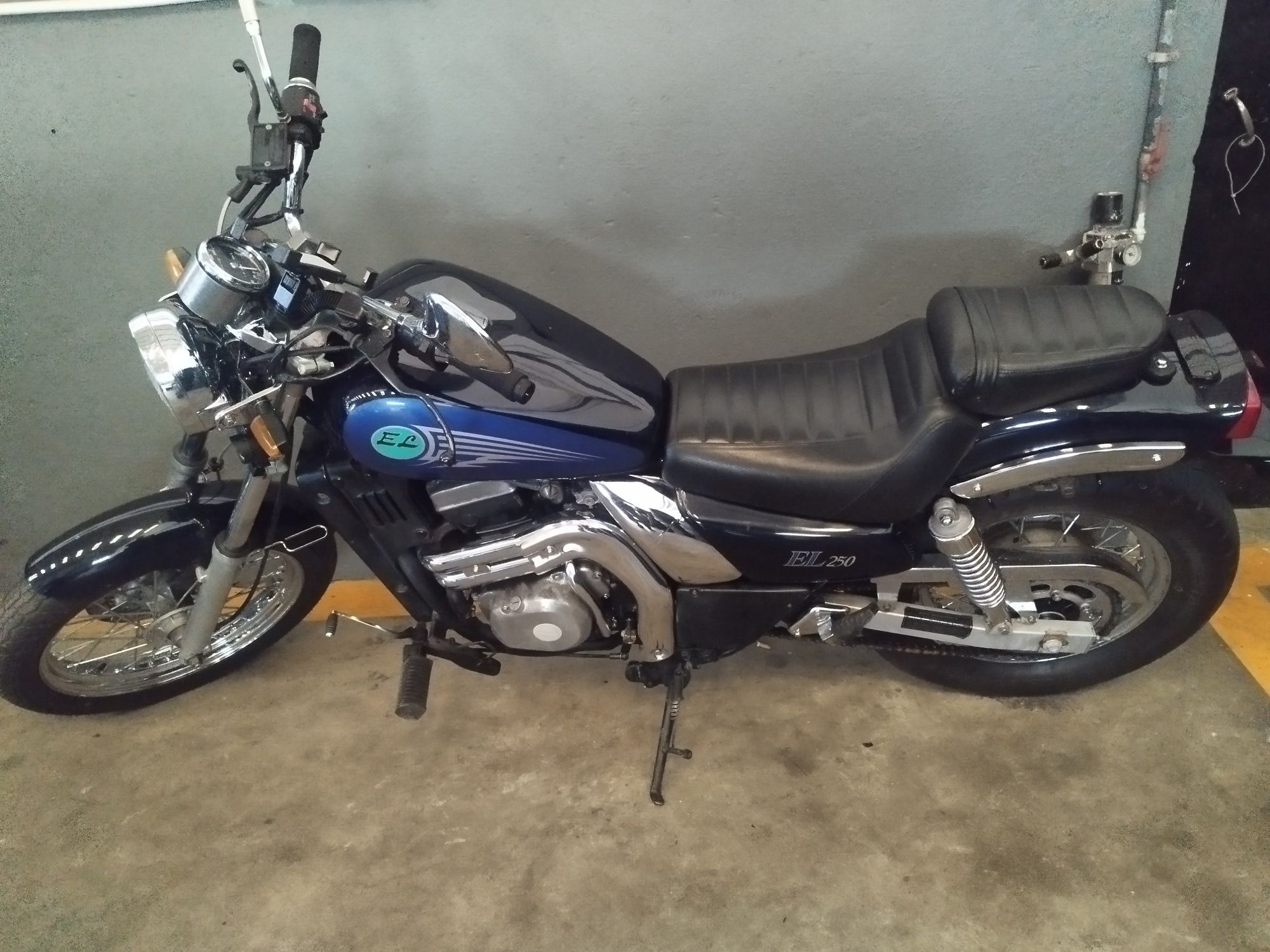 Mota clássica Kawasaki EL 250b (valor não negociável)
