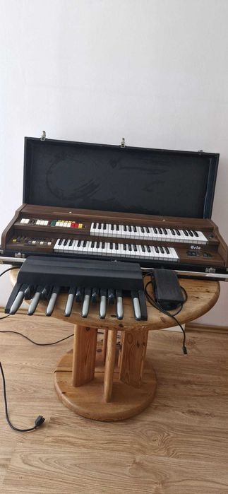 Sprzedam organy firmy ORLA