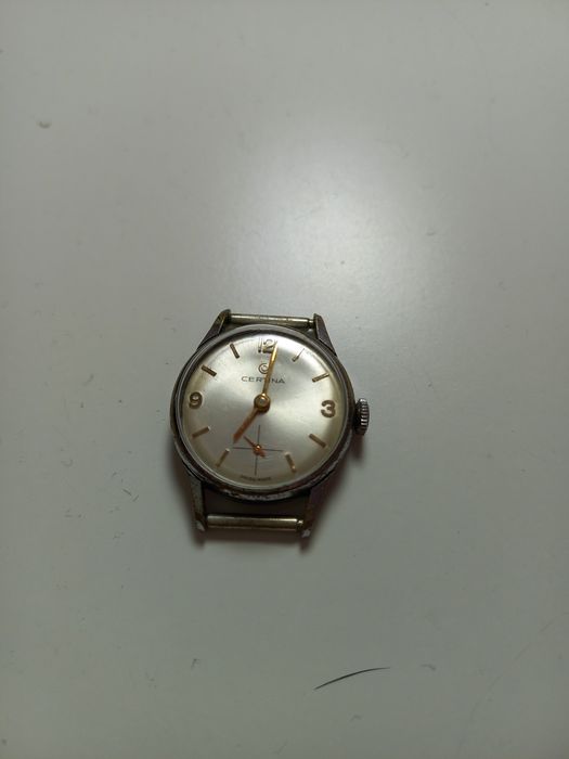 Varios relógios de senhora  avariados para colecionadores