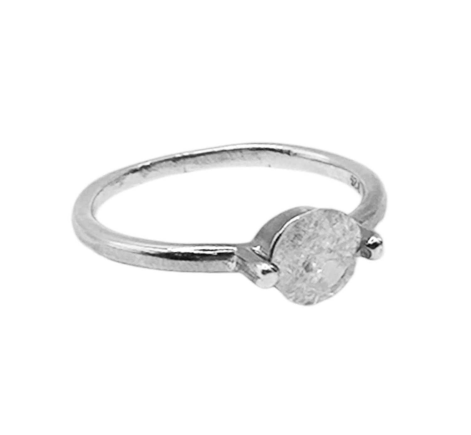 Srebrny pierścionek z dużą cyrkonią pr.925 2,10g R16 W2