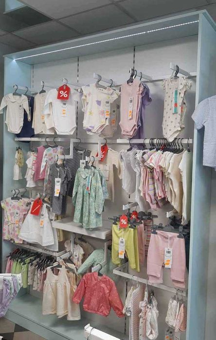 Wyposażenie sklepu odzieżowego, 51015 meble, regały, haki