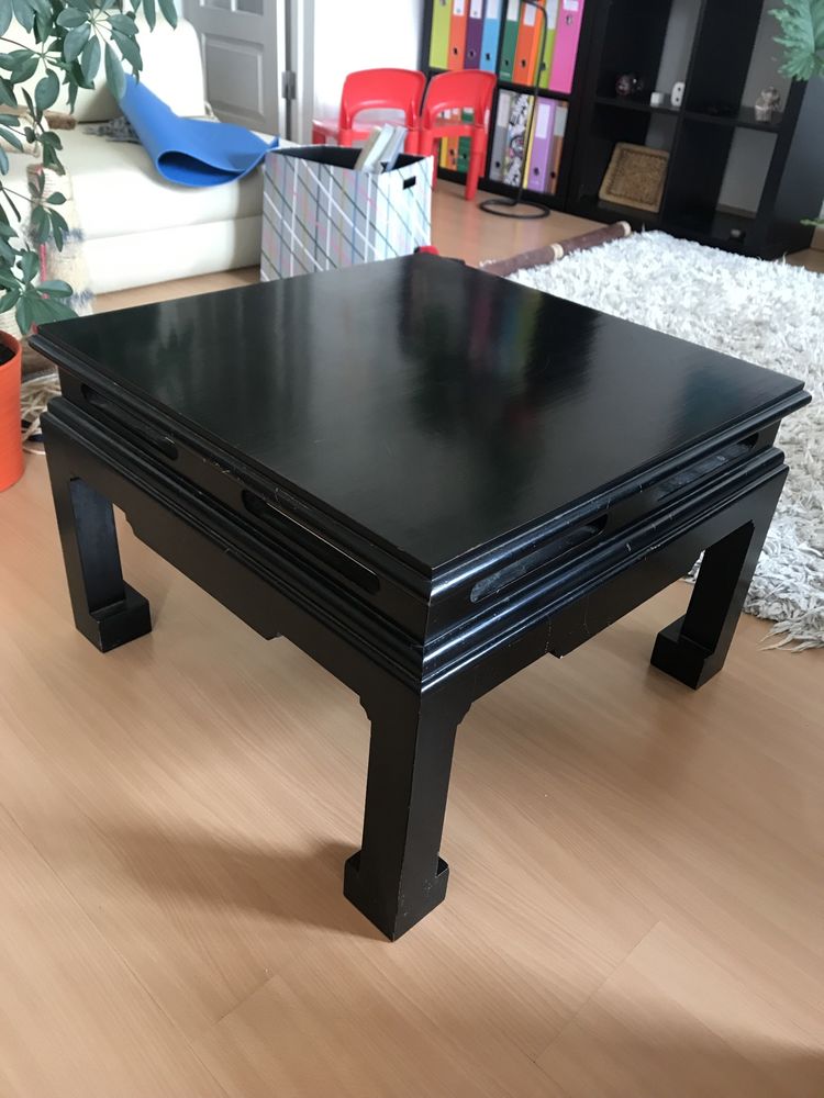 Mesa de apoio de madeira preta