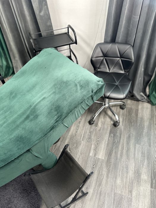 Оренда кушетки , стіл бровіста, візажиста.