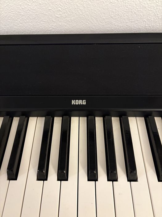 Piano digital Korg B1 em excelentes condições
