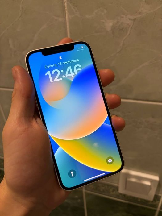Продам айфон 12 на 64 гб