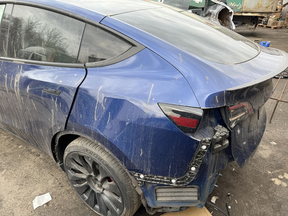 Tesla model Y Крило заднє зaдня четвертина кузова