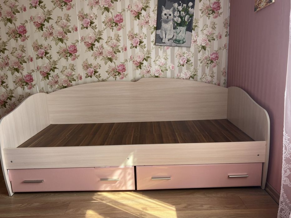 Меблі для дівчинки