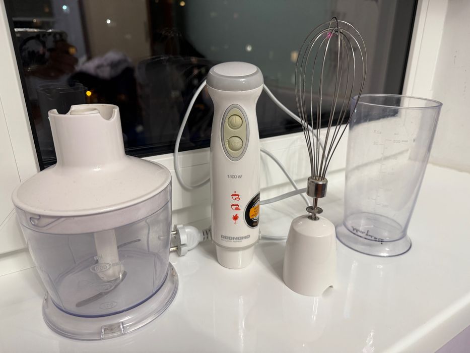 Продам блендер Redmond