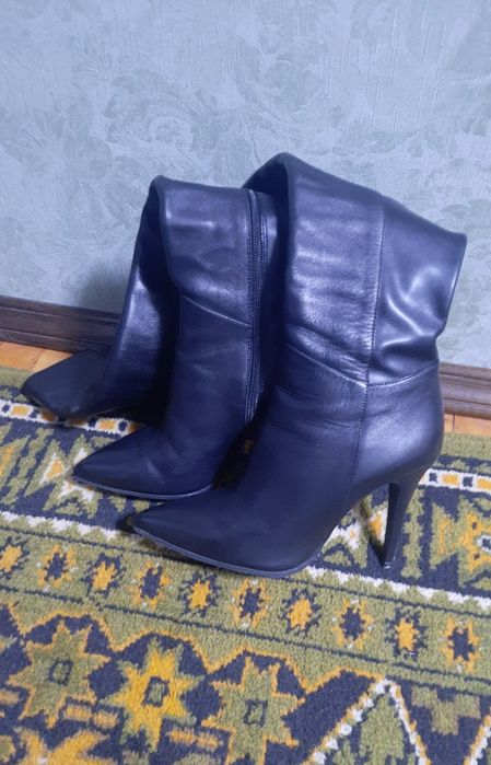 Продам чорні ботфорти