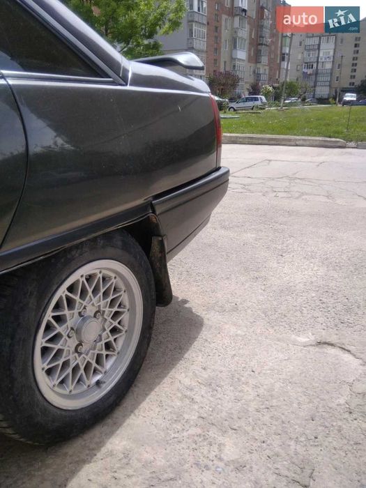 Автомобиль Опель омега