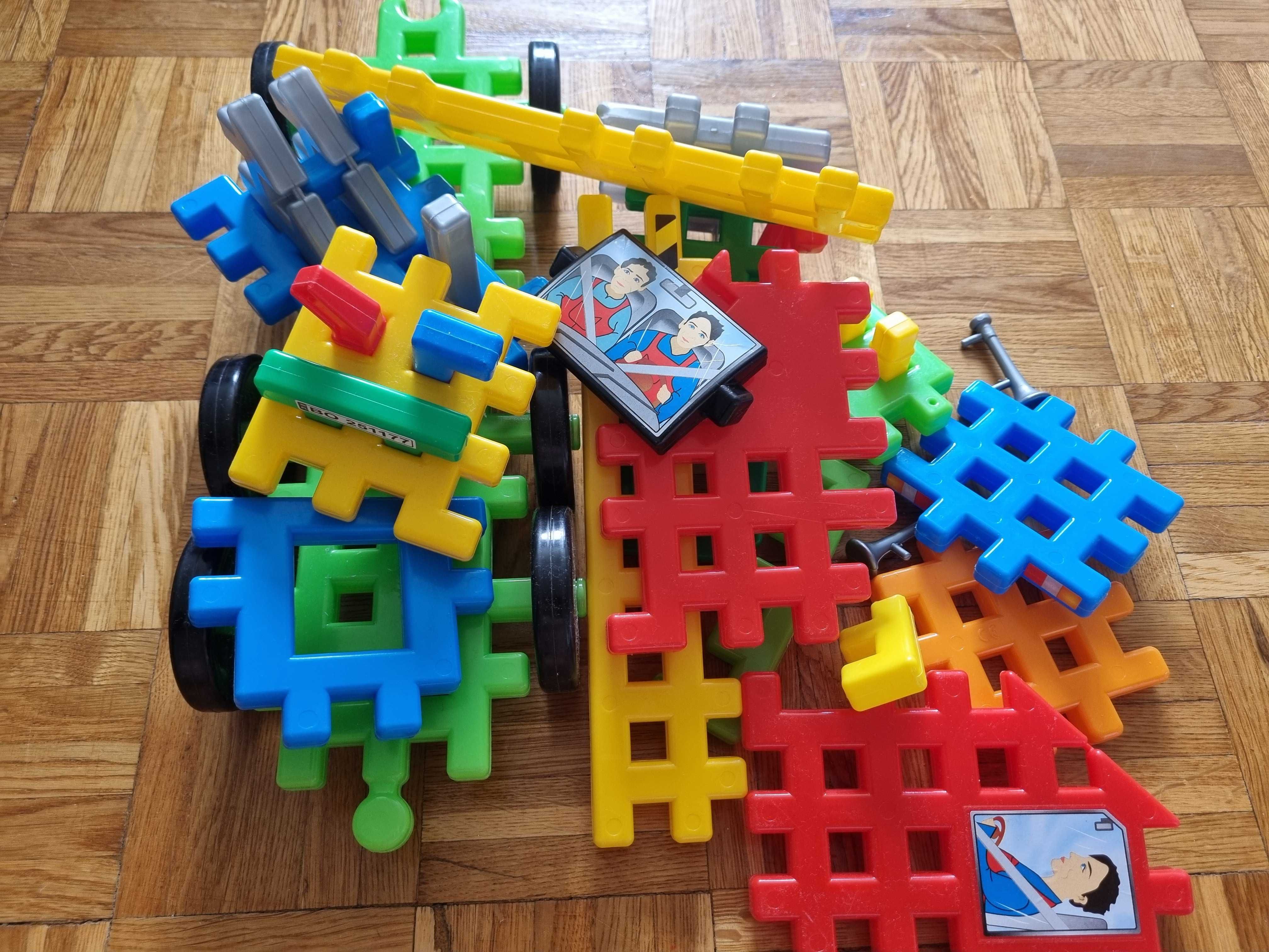 Samochód-puzzle do składania