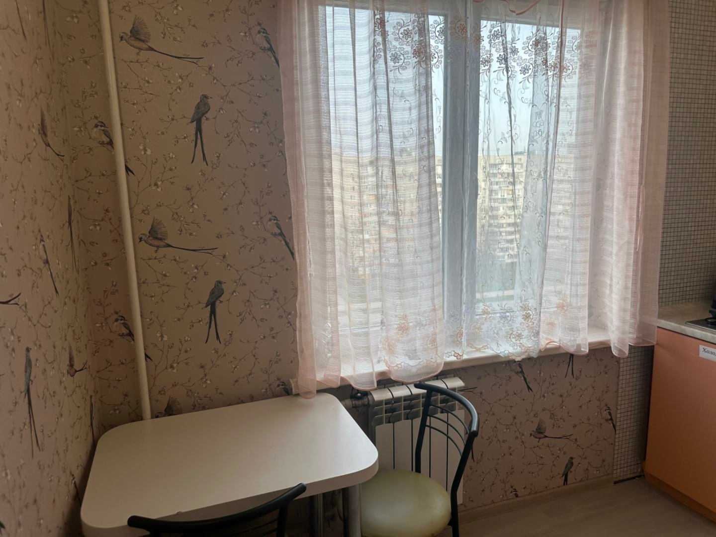 Продам 1 к. изол. квартиру в пешей доступности от метро Ак. Павлова