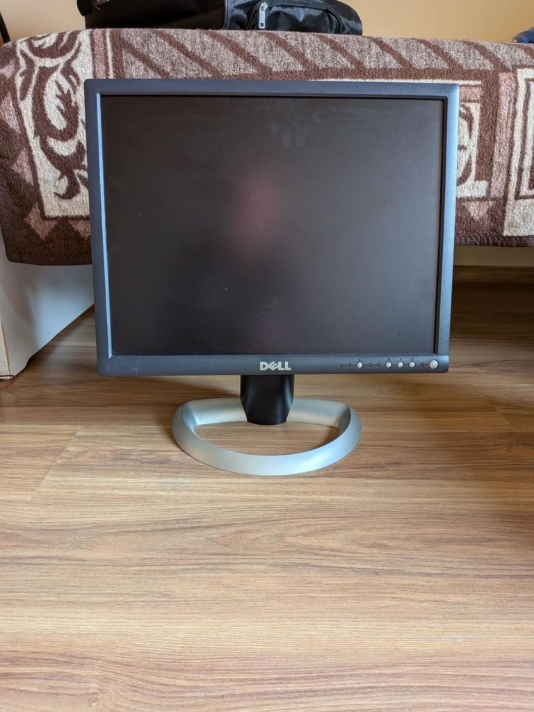 Komputer z monitorem