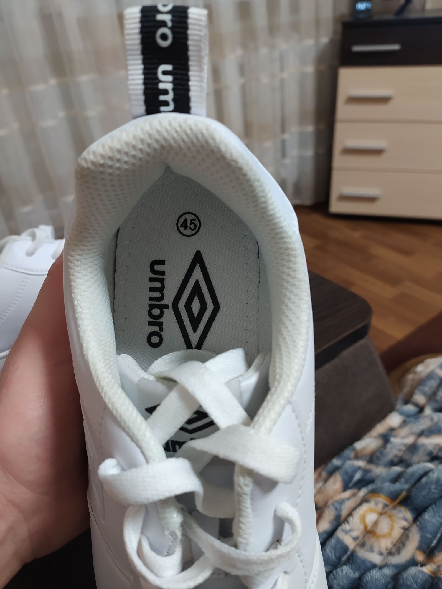 Нові кросівки Umbro 45 розмір