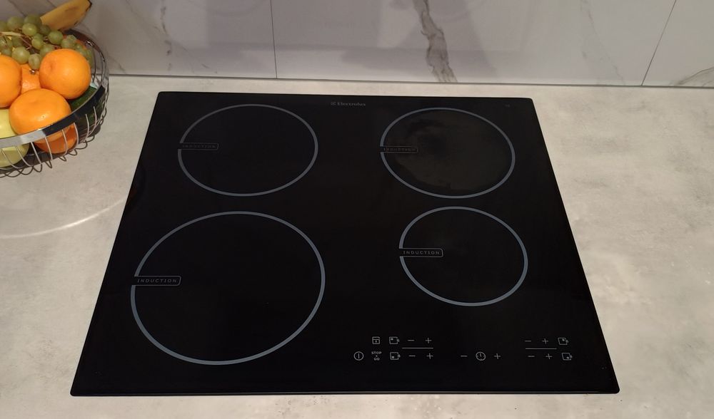 Płyta indukcyjna Electrolux EHD60020P działa