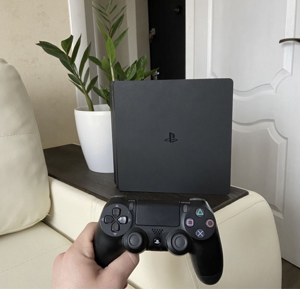 Продам, обміняю пристваку Sony Playstation 4 slim 1 tb