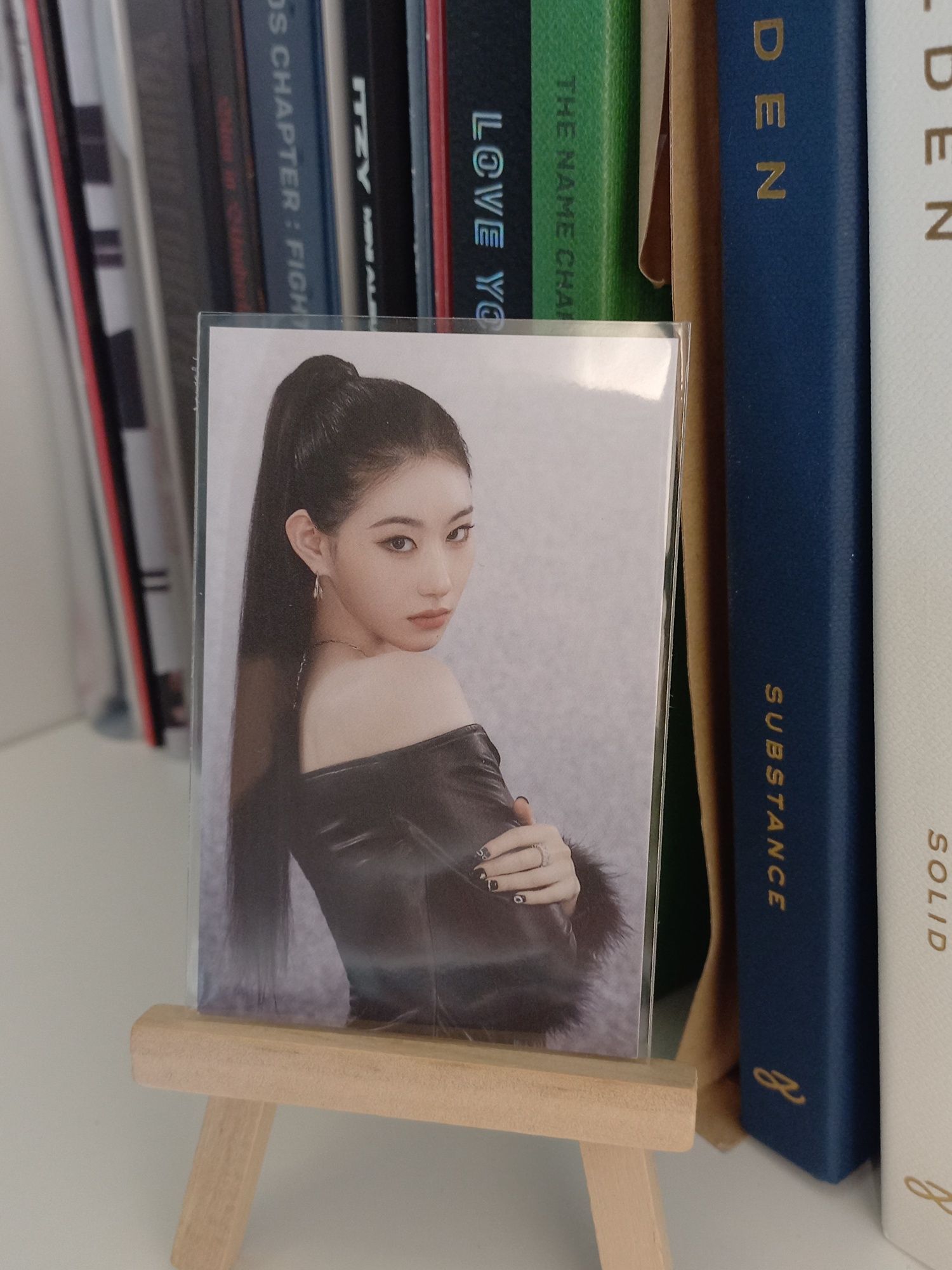 Chaeryeong Cheshire neon card photocard karta itzy kpop album pc pctka