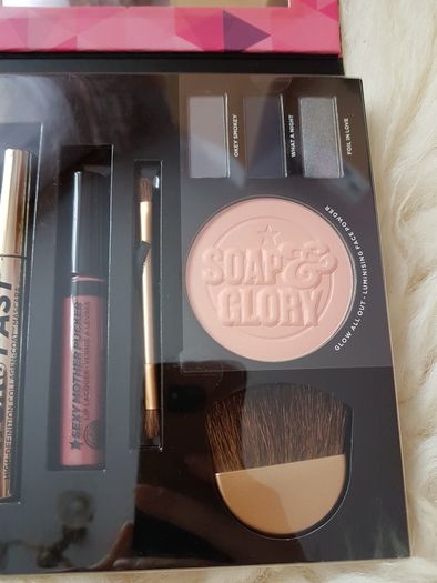 Zestaw kosmetyków Soap Glory Tusz Błyszczyk Rozswietlacz Eyeliner