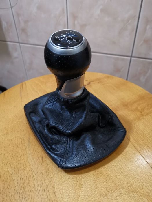 Продам чехол и ручку кпп на Skoda Шкода Тур.