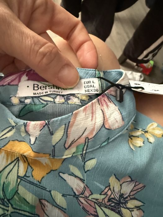 Bluzeczka Bershka rozmiar L na metce
