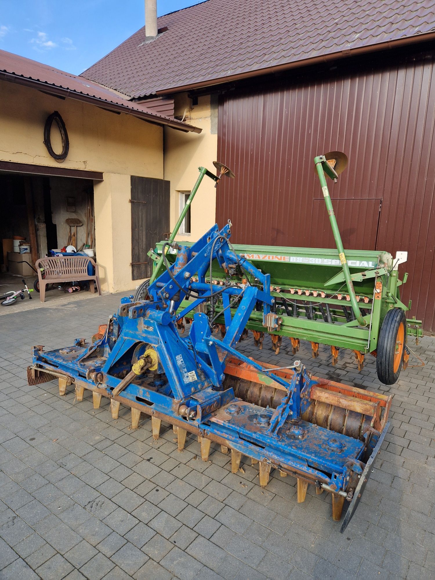 Zestaw agregat uprawowo-siewny Frost z Amazone D8
