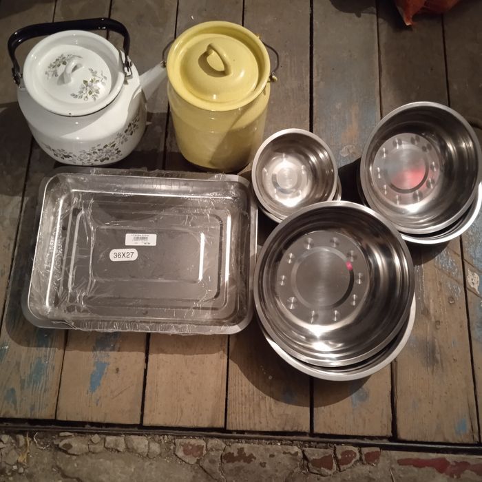 Миски из нержавейки, алюминиевый чайник, бидон, бачок