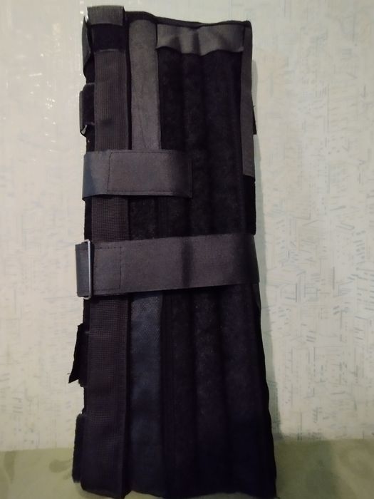 Тутор на колінний суглоб