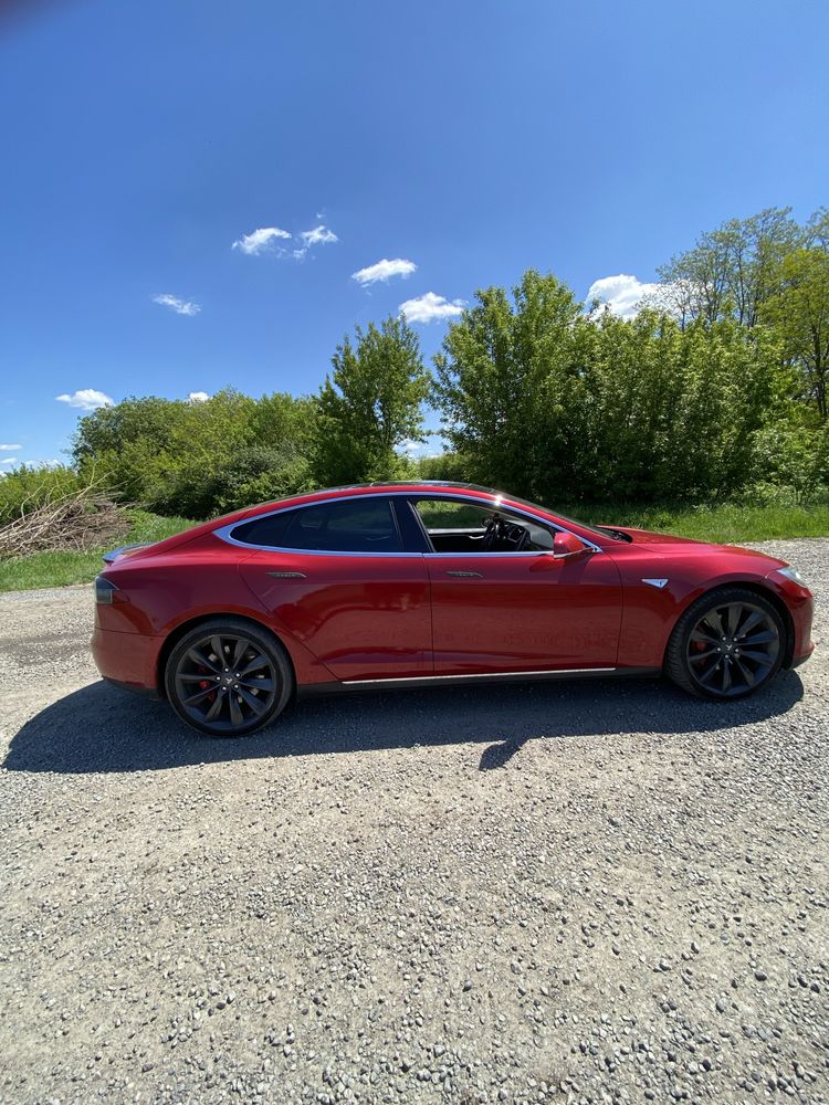 Продам Tesla model S Performance  2014 року