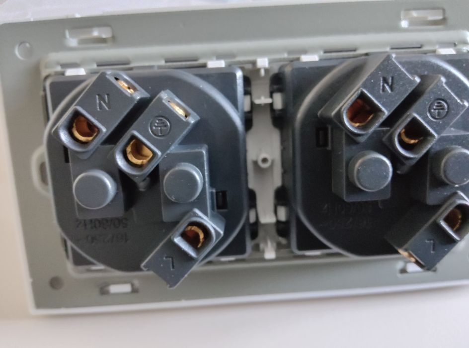 Podwójne gniazdo z ramką