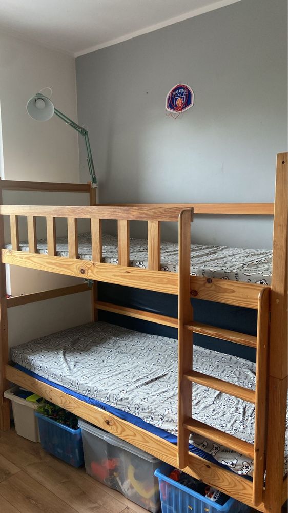 Łóżko piętrowe dla dzieci drewniane