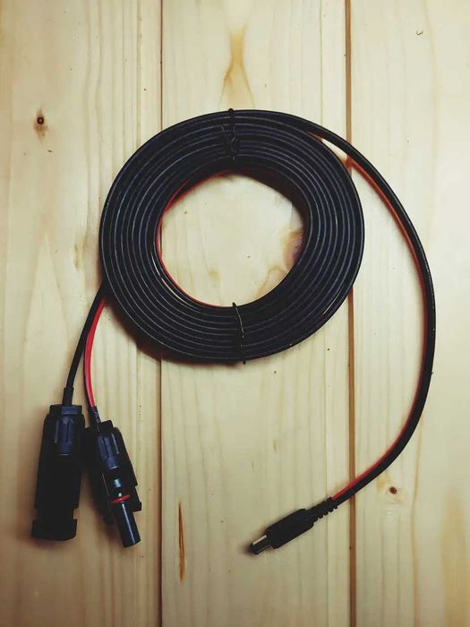 Кабель подключения портативной зарядной станции к солнечной панели