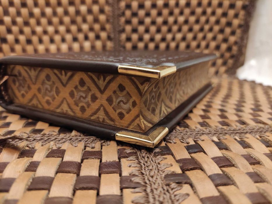 Подарункова книга шкіряна обкладинка"Священне Євангліє"на церк-слав.