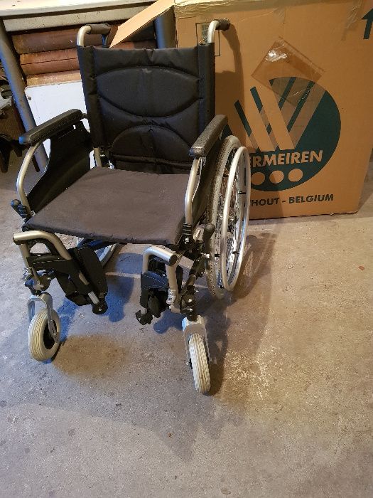 Wózek inwalidzki aluminiowy V200 marki VERMEIREN