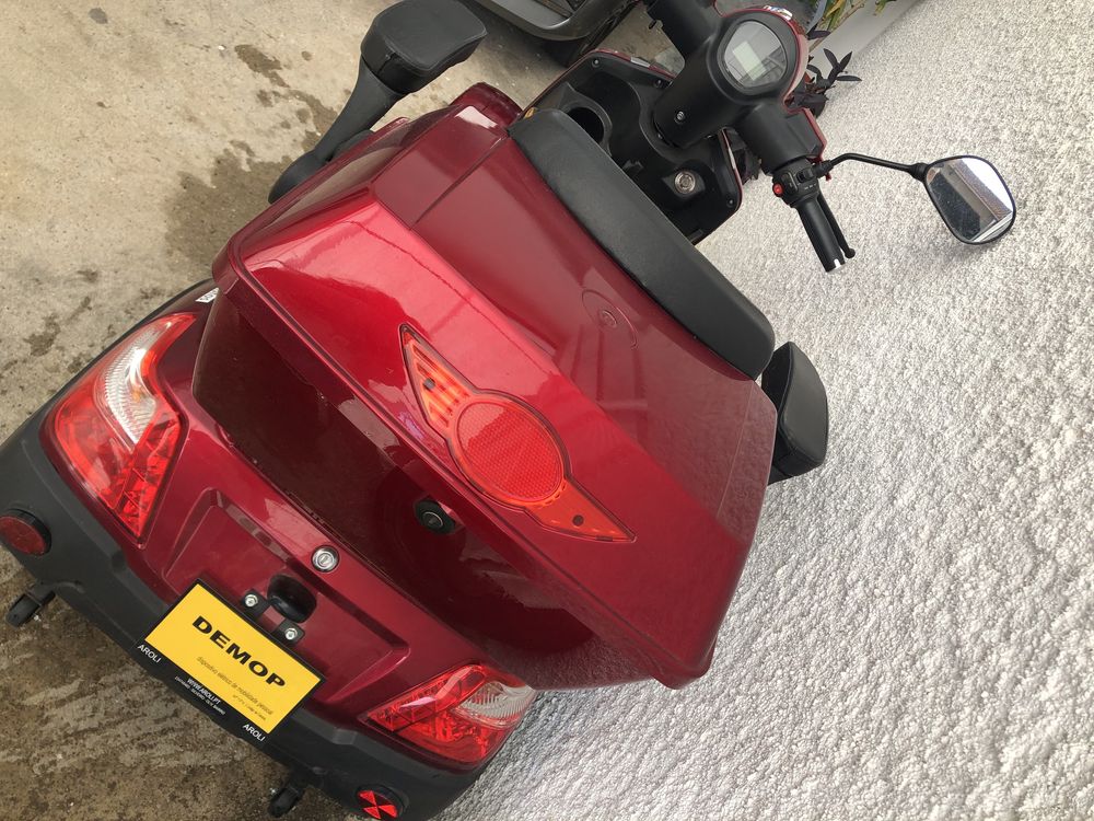 Scoter de mobilidade reduzida 4 rodas vermelha