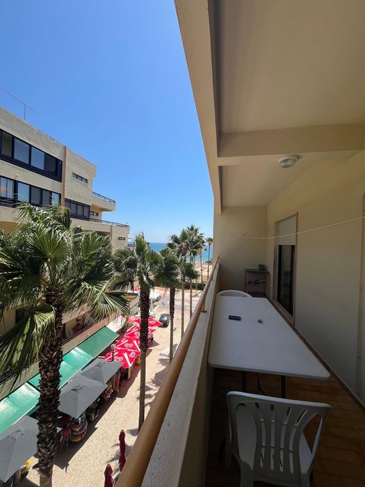 Arrenda- se a empresas com profissionais deslocados