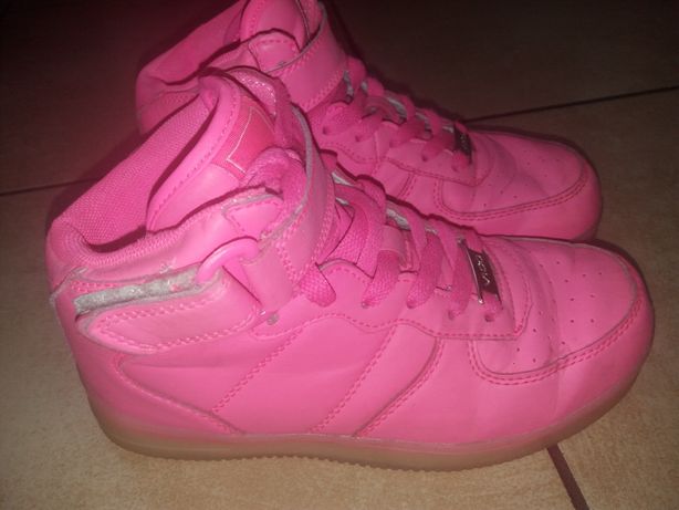 Buty różowe sportowe 34