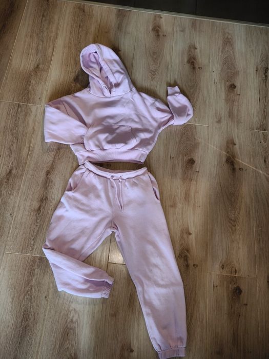 Cieplutki dres dla dziewczynki r.128
