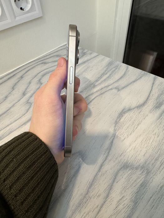 IPhone 15 pro 128gb natural titanium