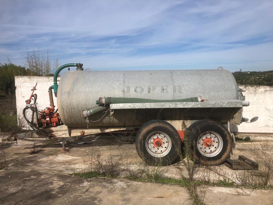 Cisterna/Depósito Reboque com Bomba