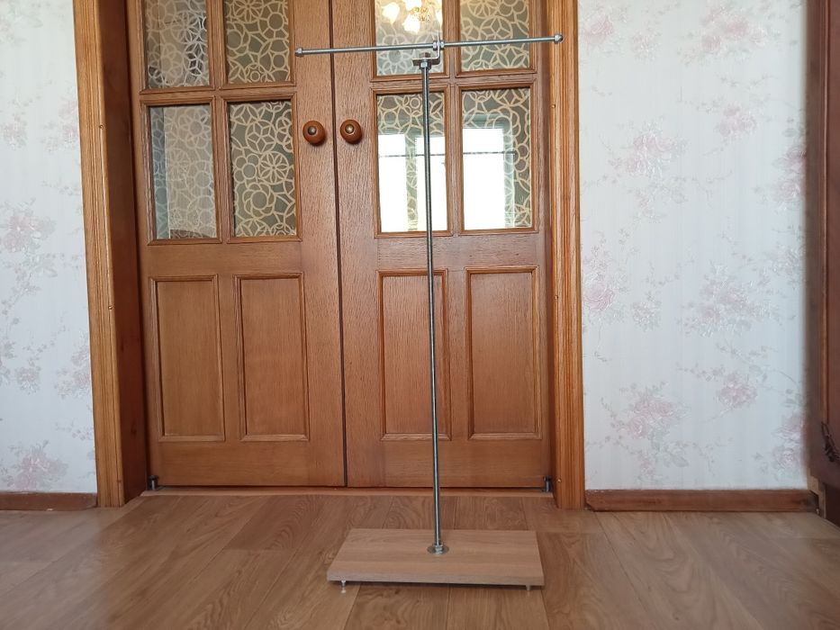 Стійка тримач для одягу рейл вішак корнер