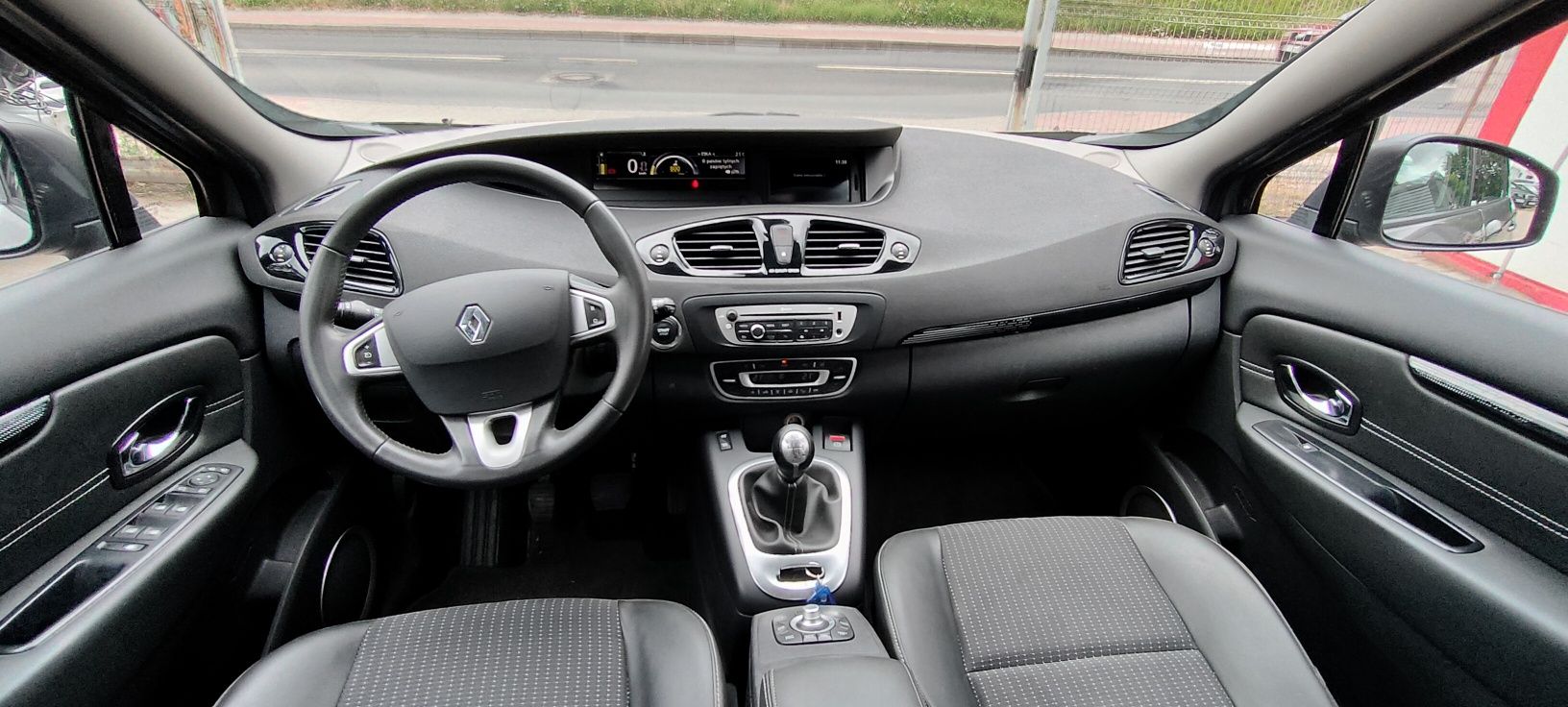 Renault Scenic / 2012 / 1.5 dCi / 110 PS / 183 tys km / Navi / PDC