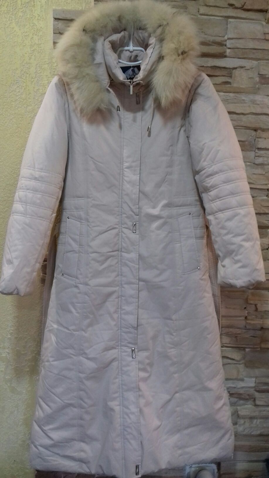 Продам новый зимний пуховик 46 р-ра (Л)