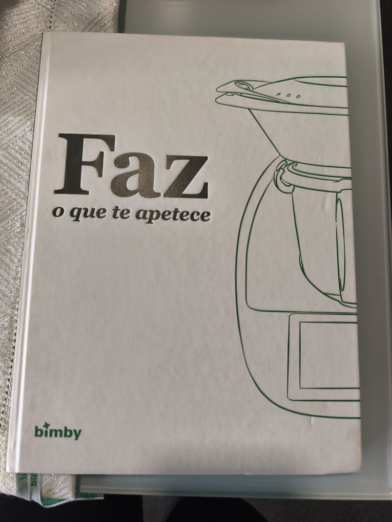 Bimby TM6 com dois copos como nova