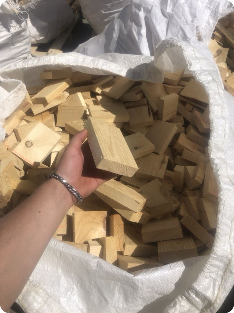 Продаж дров з доставкою купити дрова сухі бук копки метровки обрізки