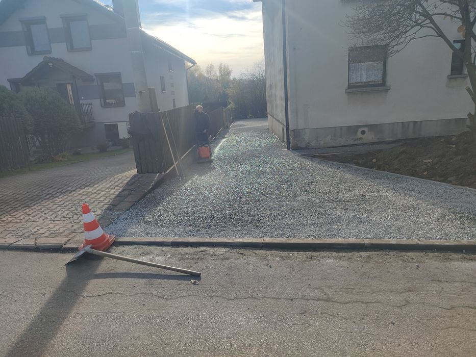 Utwardzenie podwórka drugi dojazdowe droga z frezu j